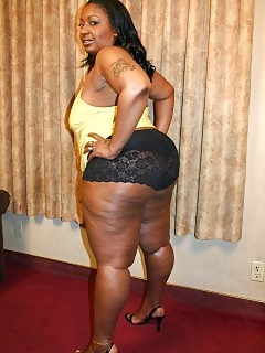 Kinky Black Big Red Exploring Off Her Bountiful Ass And Takes Cooter Riding By Humping On Top